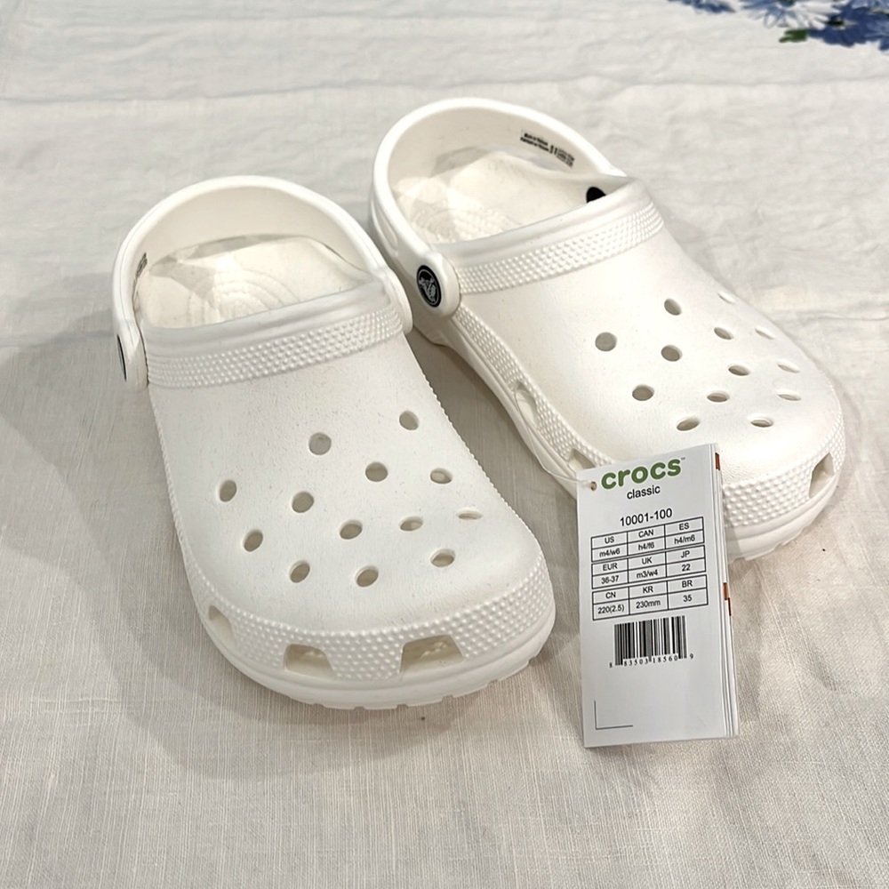 NWT Crocs White Women’s Size 6